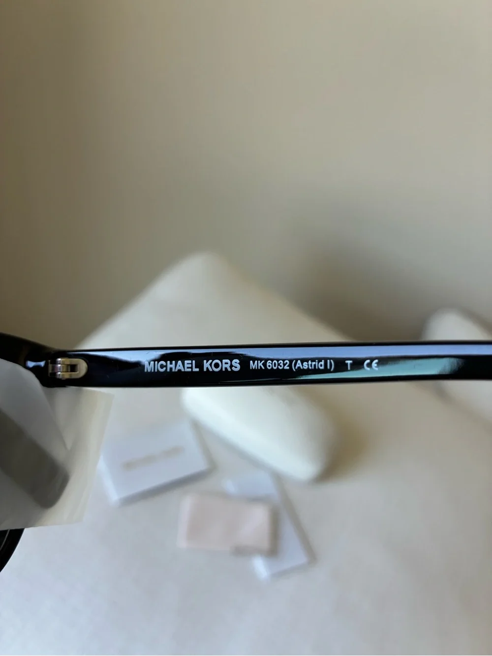 *NWT* Michael Kors MK6032 Astrid I Cat Eye Sunglasses - Black